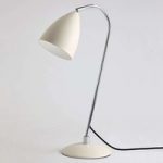 Cremefarvet bordlampe Joel i retrolook