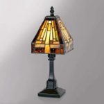 Bea – rigt facetteret bordlampe i Tiffany stil