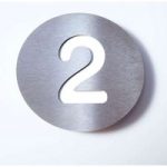 Husnummer “Round” i rustfrit stål – “2”