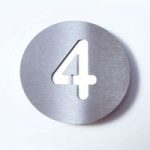 Husnummer “Round” i rustfrit stål – “4”