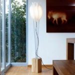 Dekorativ Tulip standerlampe, eg natur