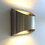 Dodd – udendørsvæglampe i rustfrit stål med LED