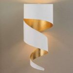 Attraktiv væglampe Remi i hvid-guld