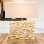 Jamie – en bordlampe med træfod og trædekor