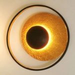 Dekorativ LED-væglampe Satellite i guld-brun