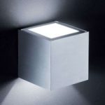 SIRI – kubisk væglampe, mat aluminium