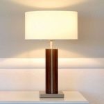 Dana – førsteklasses bordlampe med massiv træfod