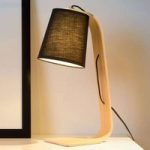 Sort tekstilskærm – træbordlampe Nordic