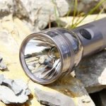 2 D-Cell funktionel Maglite lommelygte, titan