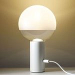 Minimalistisk LED bordlampe Kuula i hvid