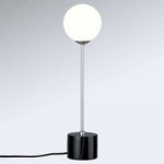 Elegant designet bordlampe Moa