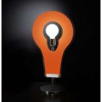 Attraktiv Flat 60 bordlampe, orange