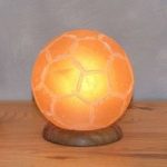 Dekorativ bordlampe med form som en fodbold