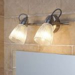 Kara – badeværelses væglampe, rillet glas og LED